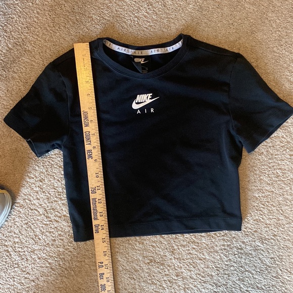 Nike crop top. Size Small. EUC. - Picture 4 of 4